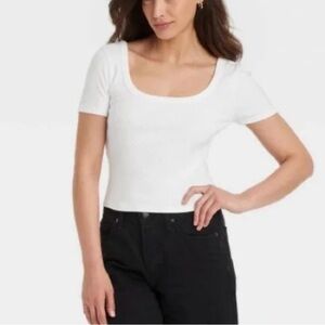 Universal Thread Women’s Shrunken Short Sleeve Scoop Neck T-Shirt